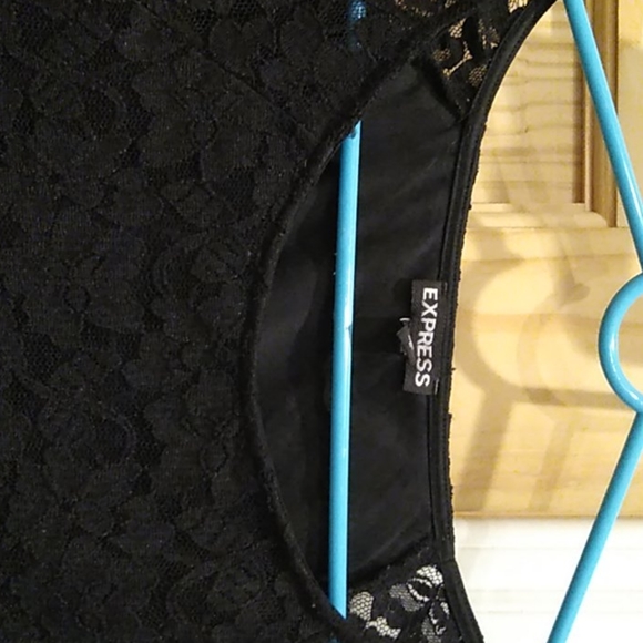 Black lace scoop neck long sleeve crop top - Picture 6 of 6